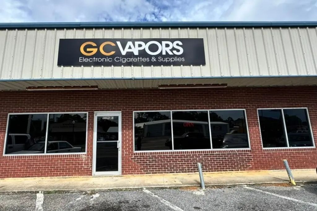Storefront of GC Vapors with tinted windows installed by Quality Tint & Accessories.